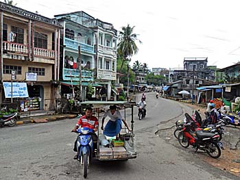 'Kawthaung's Main Road' by Asienreisender